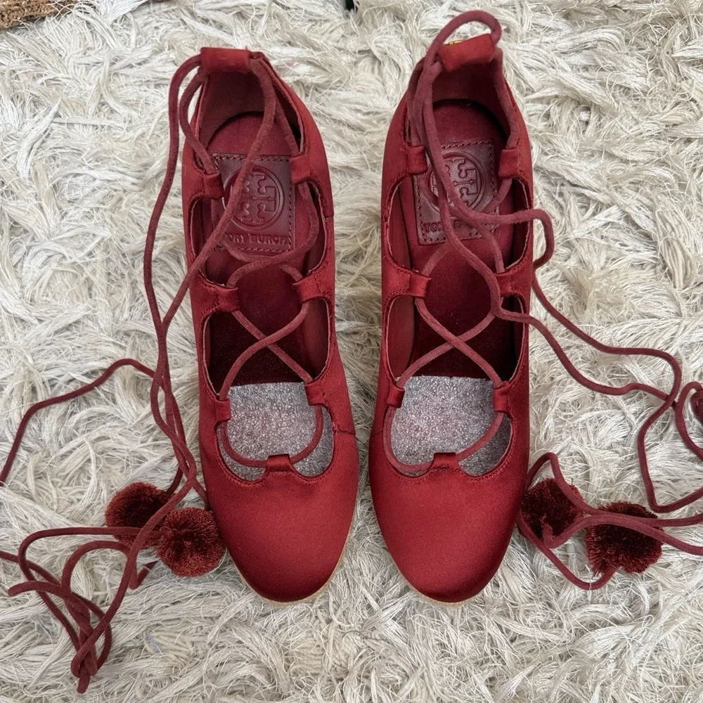 NWOB Tory Burch Heather Satin Pom Pom Lace Up Wedge Espadrilles Spicy Cola 5.5